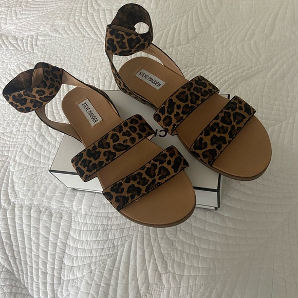 Never worn Steve Madden Sandals - Picture 1 of 3